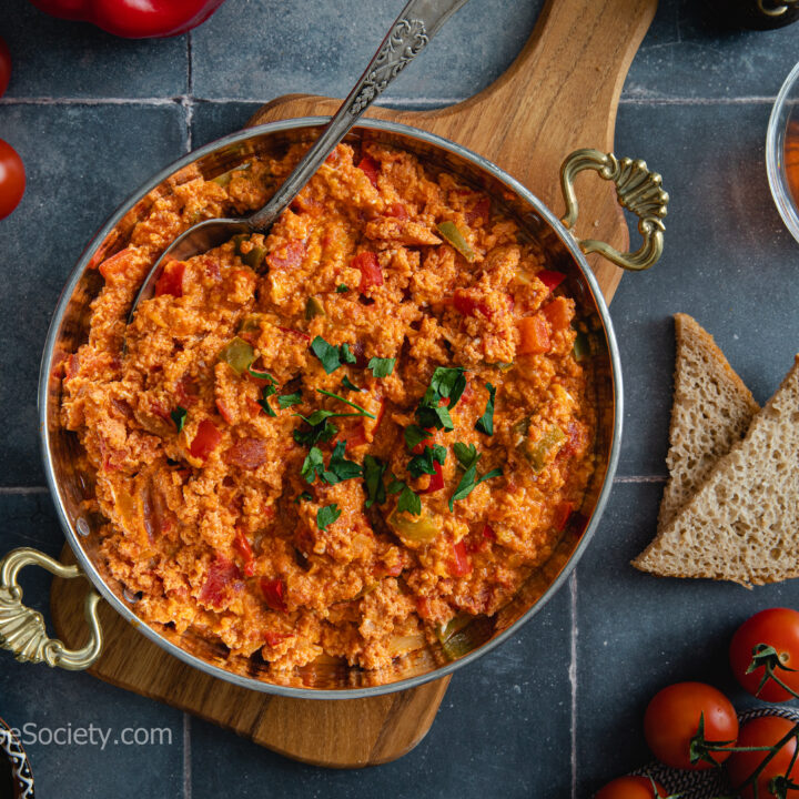 Menemen – Turkish Scarmbled Eggs With Tomatoes