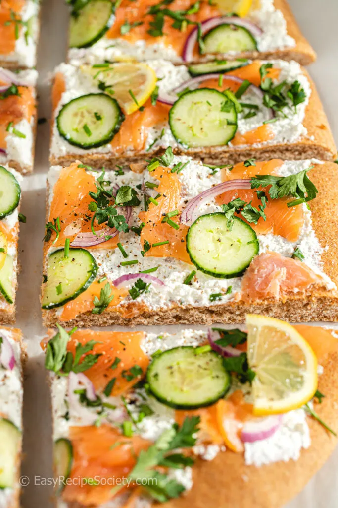 Smoked salmon flatbread