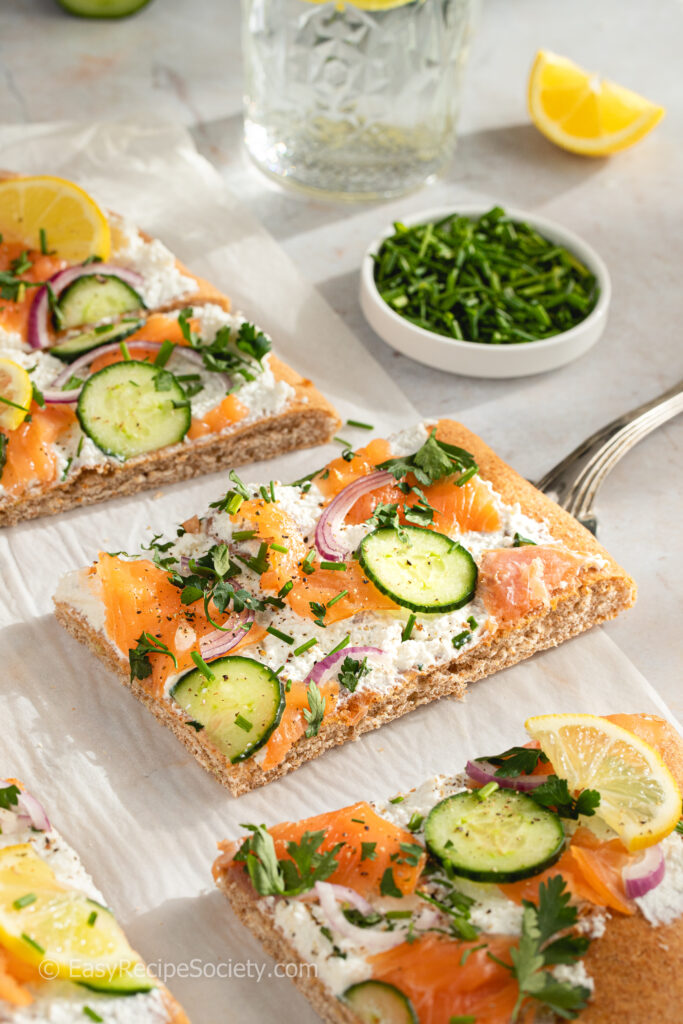 Smoked salmon flatbread