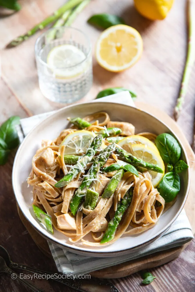 Lemon asparagus chicken pasta