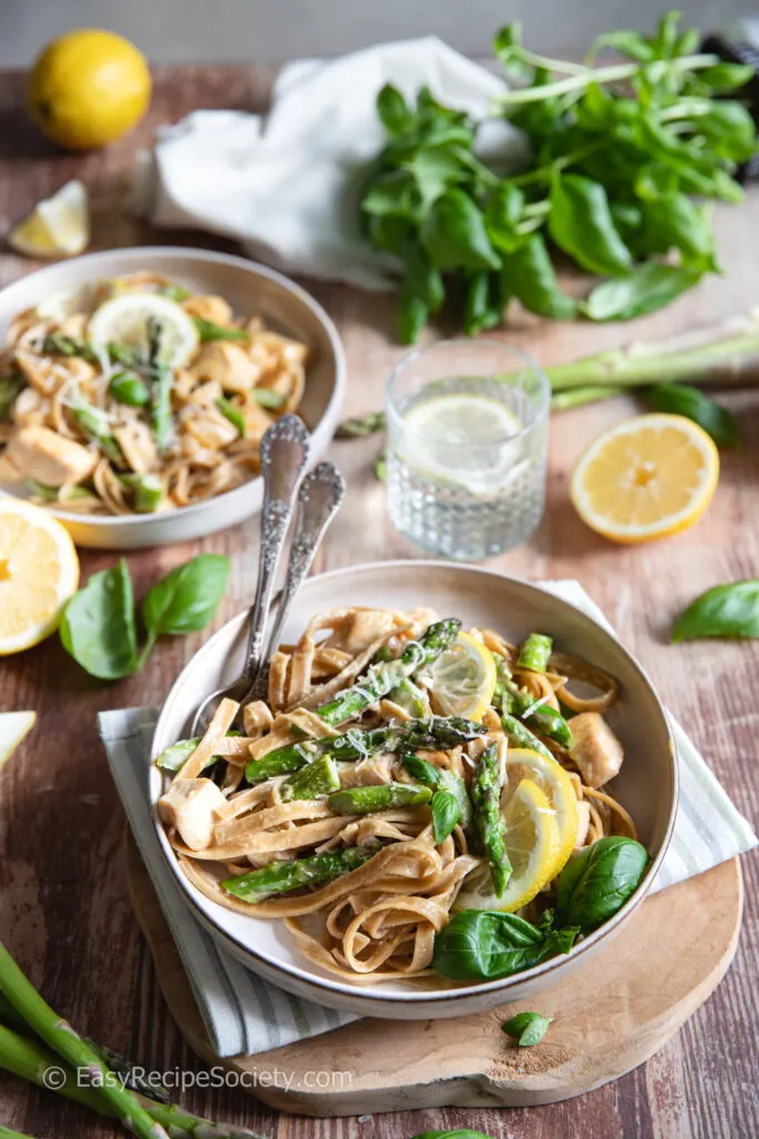 Lemon asparagus chicken pasta