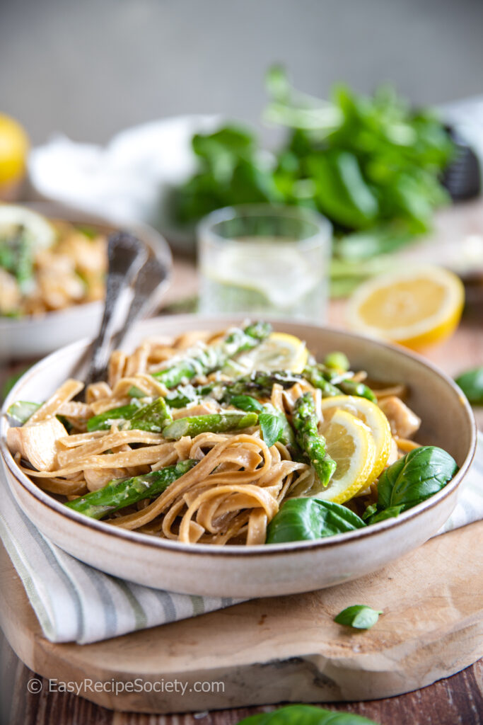 Creamy Asparagus Lemon Pasta With Whicken