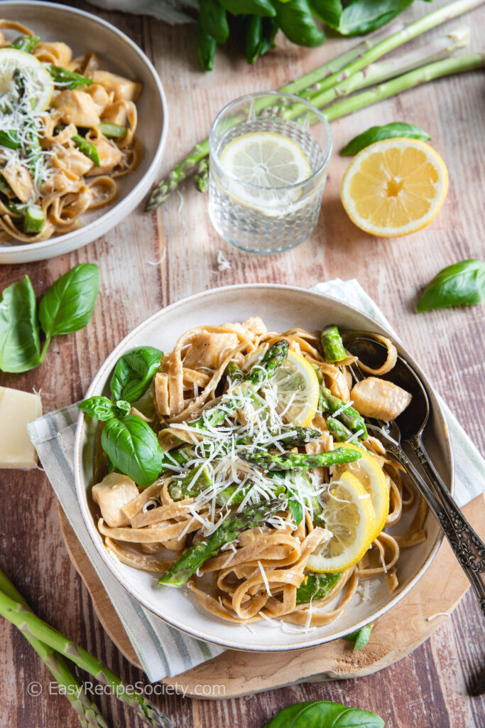 Creamy Asparagus Lemon Pasta With Whicken-5288